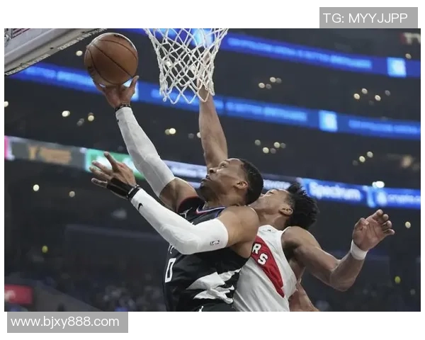 哈登米切尔双双发威鲍威尔虽砍34分快船仍不敌骑士奋力反击